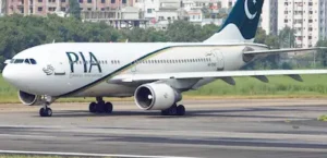 PAK-पाकिस्तान की उड़ान में अफरा-तफरी, अचानक खुले ऑक्सीजन मास्क