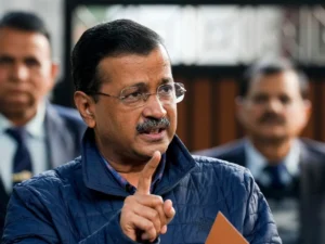 दो सीटें गंवाने पर BJP पर केजरीवाल…