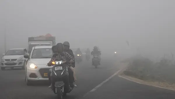 Latest Hindi News : Bihar-बिहार में घना कोहरा, बर्फीली हवाओं के साथ बारिश की चेतावनी