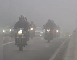 घना कोहरा और बर्फबारी, उत्तर भारत में यातायात ठप, बढ़ा प्रदूषण