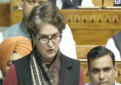 प्रियंका गांधी बोलीं-150 साल पुराने राष्ट्रगीत पर अब बहस क्यों?