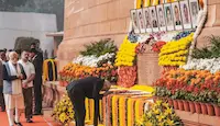 आज संसद हमले की 24वीं बरसी, मोदी और राहुल गांधी ने दी श्रद्धांजलि