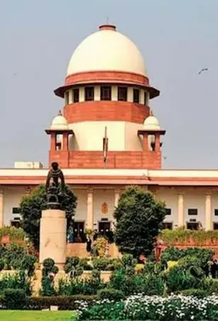 Latest Hindi News : दिल्ली प्रदूषण पर सुप्रीम कोर्ट सख्त, कहा- गलती अमीरों की, मार गरीबों पर