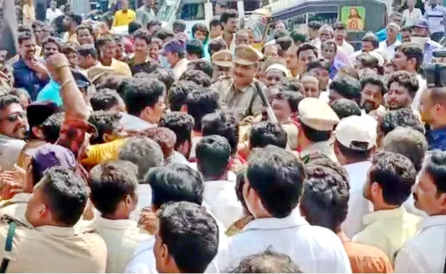 मछलीपट्टनम में तनाव: रंगा पुण्यतिथि रैलियों पर पुलिस पाबंदियां