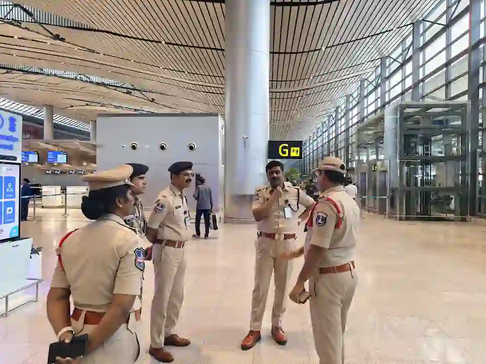 News Hindi : साइबराबाद पुलिस ने आरजीआईए में इंडिगो उड़ान बाधाओं की ली समीक्षा