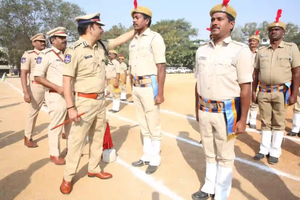 News Hindi : साइबराबाद पुलिस ने परेड के साथ मनाया 63वां होम गार्ड्स रेज़िंग डे