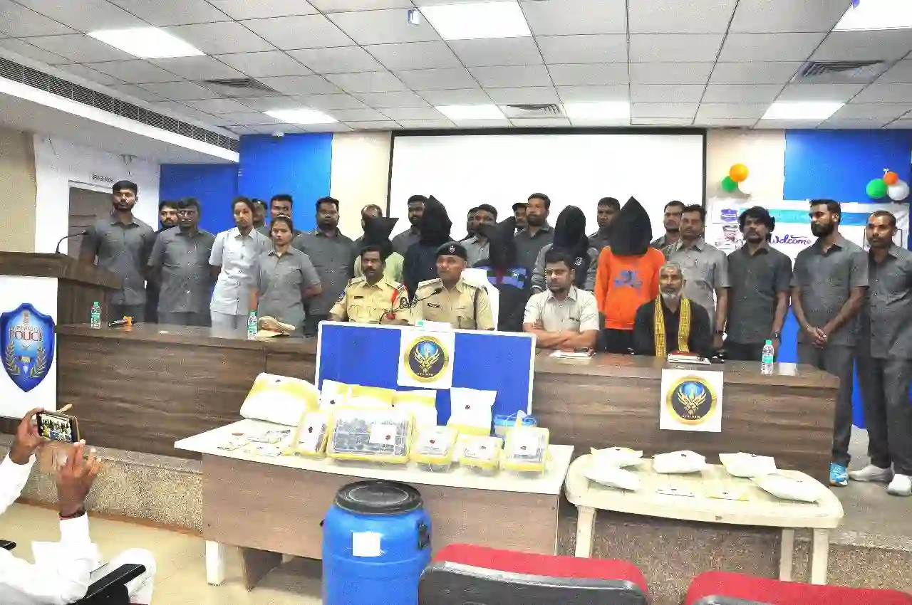 अंतरराज्यीय मादक पदार्थ गिरोह का भंडाफोड़, 5 लीटर हैश ऑयल जब्त