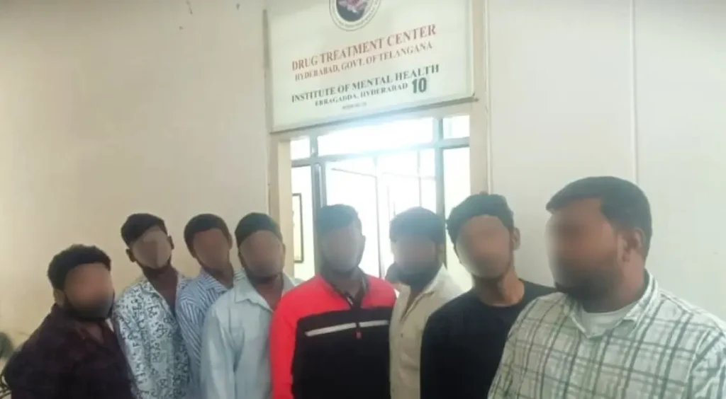 News Hindi : ईगल फोर्स की कार्रवाई, 8 नशा करने वाले युवक पकड़े गए