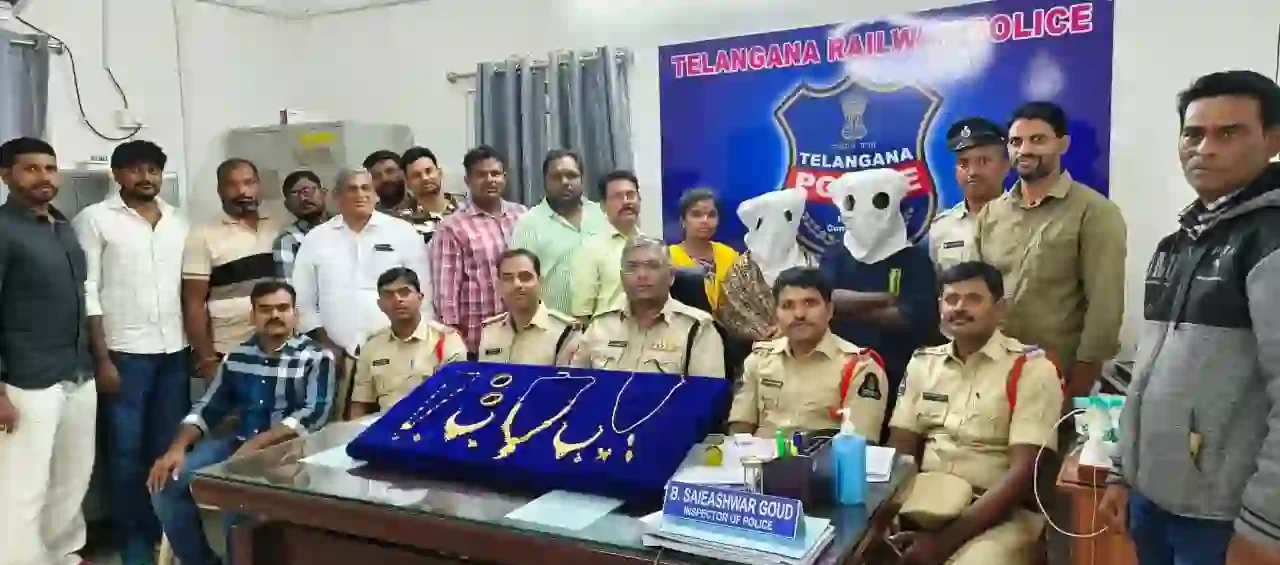 ट्रेनों में चोरी करने वाले महिला समेत दो गिरफ्तार