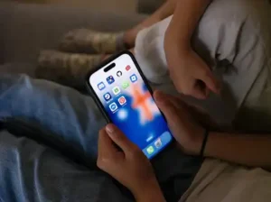 ऑस्ट्रेलिया में 16 साल से कम बच्चों पर सोशल मीडिया प्रतिबंध लागू…