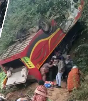 Latest Hindi News : AP-आंध्र प्रदेश में दर्दनाक सड़क हादसा, बस खाई में गिरी, 9 की मौत