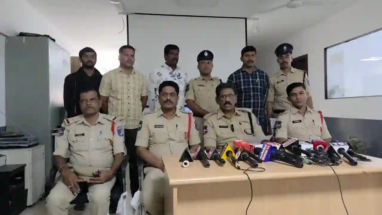 केबल चोरी करने वाले चार अपराधी गिरफ्तार