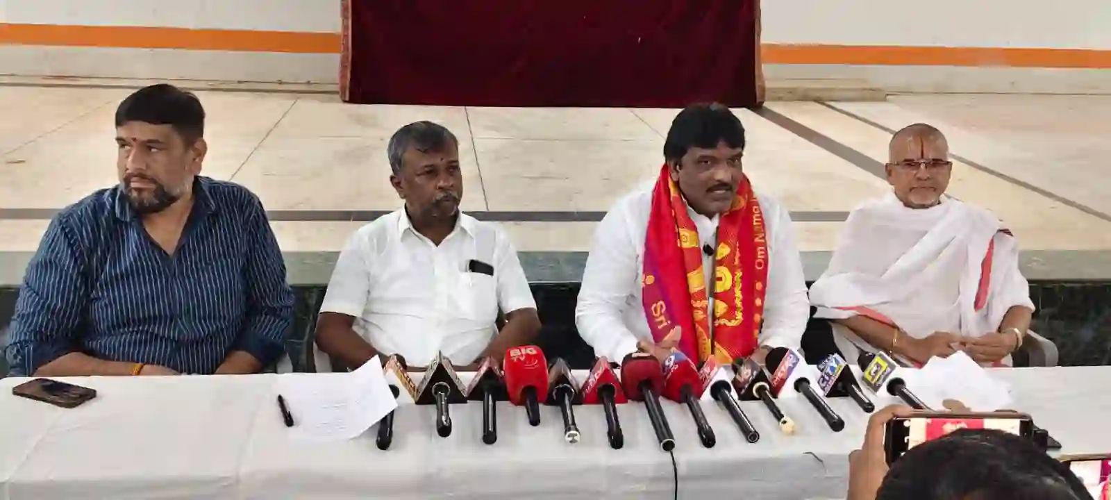 हिमायतनगर और जुबिली हिल्स टीटीडी मंदिरों में वैकुंठ द्वार दर्शन की तैयारियाँ