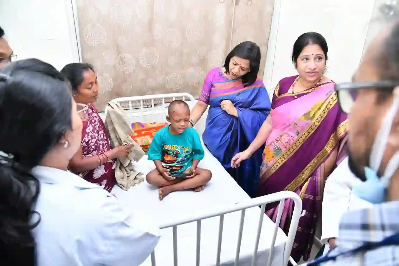 महापौर कुत्ते के हमले में घायल प्रेम चंद का हालचाल जाना, टीजीएचआरसी ने संज्ञान लिया