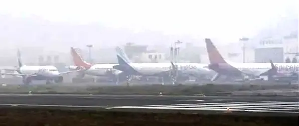 Delhi-दिल्ली एनसीआर में कोहरे के कारण 152 उड़ानें रद्द