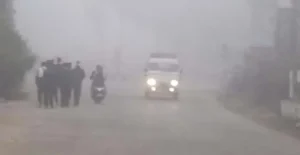 कड़ाके की सर्दी ने बढ़ाई मुश्किलें, 10 राज्यों में शीतलहर और मौसम अलर्ट