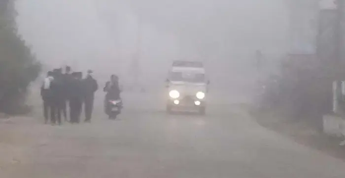 Latest Hindi News : कड़ाके की सर्दी ने बढ़ाई मुश्किलें, 10 राज्यों में शीतलहर और मौसम अलर्ट