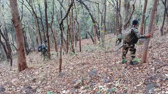 Sirpur  maoists arrest : तेलंगाना के सिरपुर-यू जंगलों में 16 माओवादी गिरफ्तार…