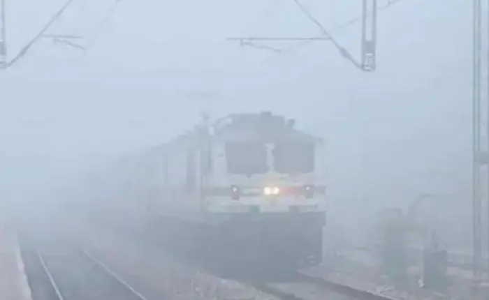 Latest Hindi News : Train-कोहरे में ट्रेन कैंसिलेशन का आधार क्या है? रेलवे गाइडलाइन जानें