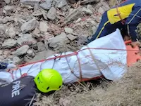 Uttarakhand -खाई में गिरी बारातियों की कार, मां-बेटा समेत 5 की मौत