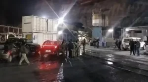 सुरंग के अंदर दो लोको ट्रेनें टकराईं