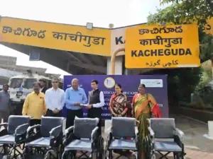 काचीगुड़ा रेलवे स्टेशन पर 50 व्हीलचेयर भेंट, टीटीई विश्राम कक्ष का आधुनिकीकरण