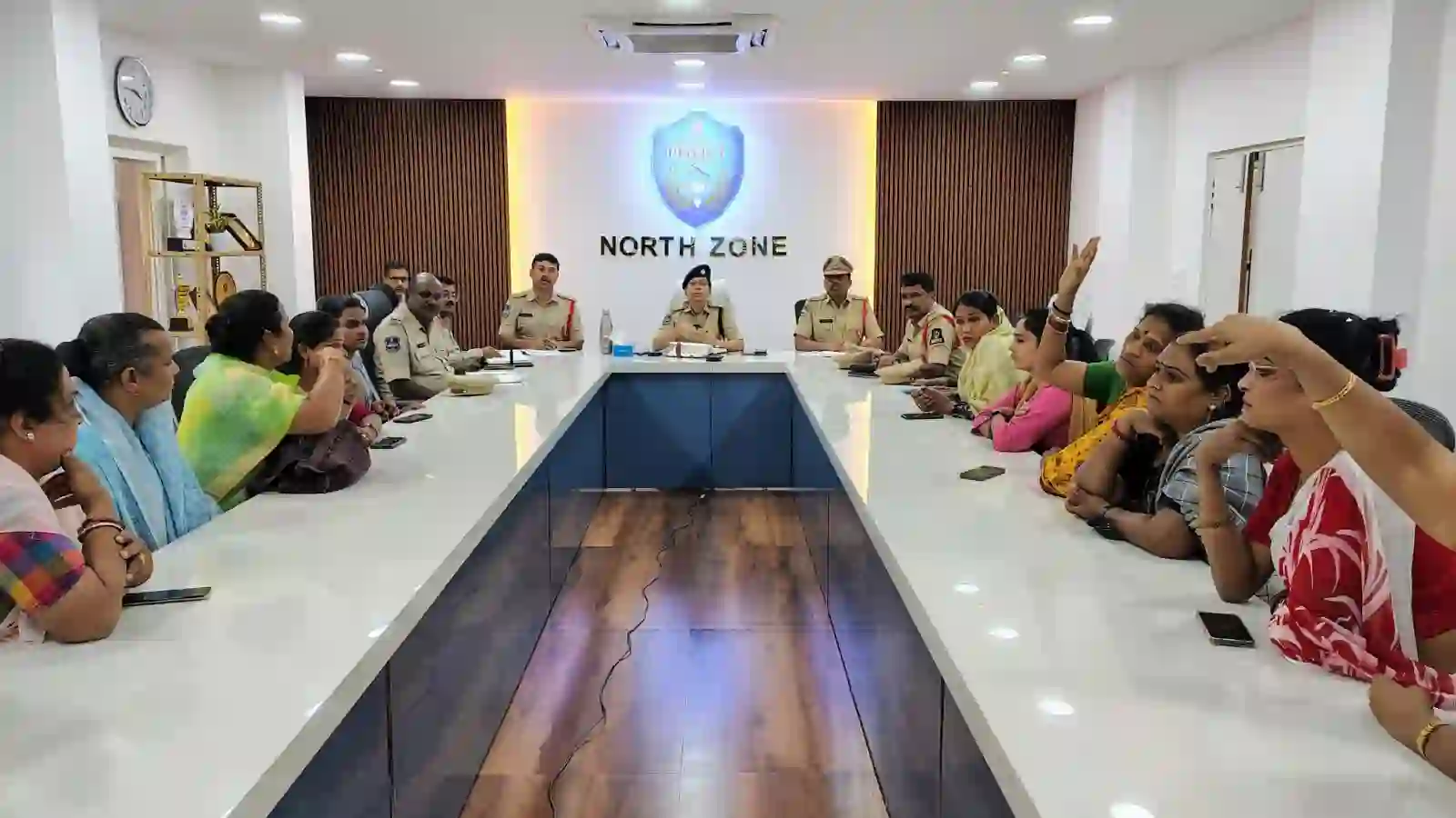 ट्रांसजेंडर समुदाय के साथ संवाद बैठक आयोजित