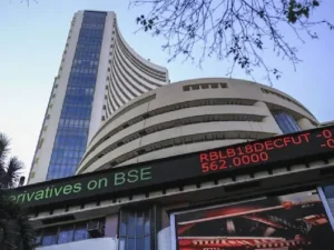 सेंसेक्स 300 अंक टूटकर 85,350 पर, निफ्टी 80 अंक फिसला