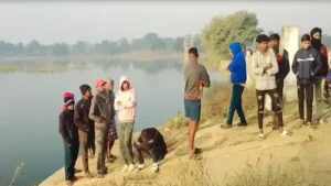 स्टार नाइट लौटते चार युवकों के लिए सड़क बनी मौत का रास्ता