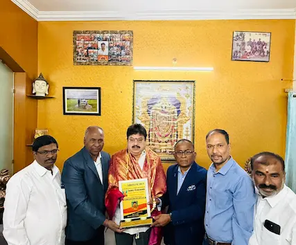 Award : स्वामी विवेकानंद के आदर्शों को अपनाए युवा – रामचंद्र राव