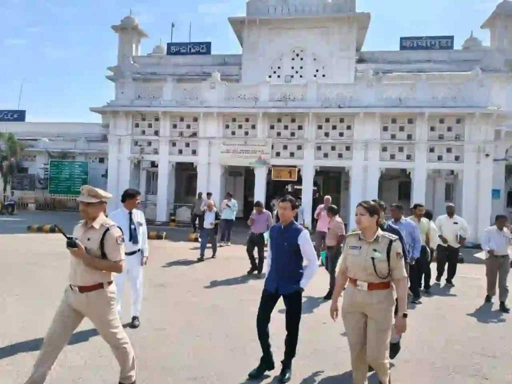 SCR : काचीगुड़ा रेलवे स्टेशन पर भीड़ प्रबंधन व्यवस्था की समीक्षा