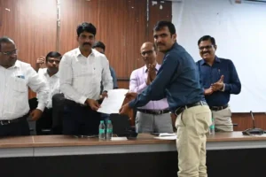 ग्राम पंचायत चुनाव सम्पन्न करने वाले कर्मचारियों की सराहना