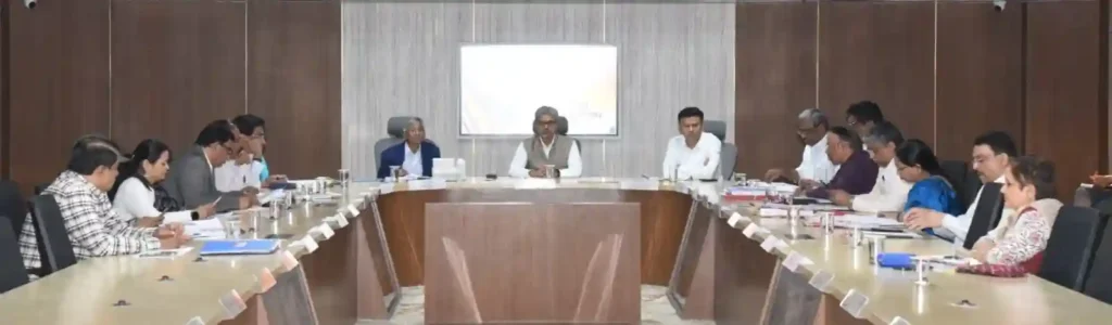 SCR : महाप्रबंधक ने की ट्रेन संचालन और त्योहारी भीड़ प्रबंधन की समीक्षा