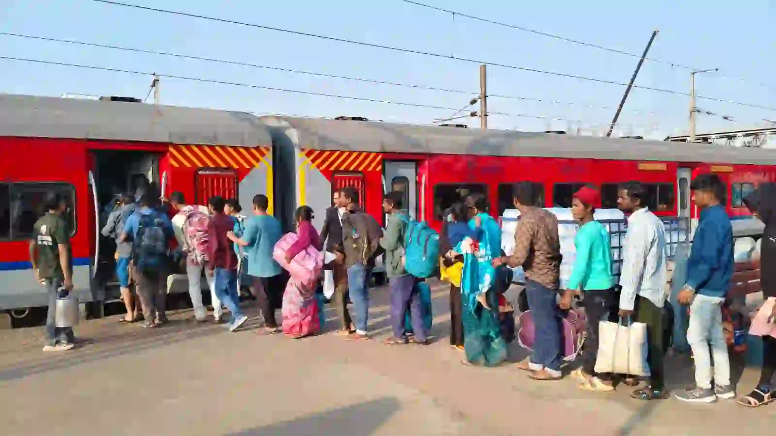 संक्रांति पर्व के दौरान रेलवे स्टेशनों पर भीड़ प्रबंधन के उपाय