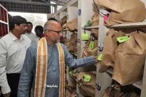 स्मार्ट क्यूआर कोड फुटवियर काउंटर शुरू किया