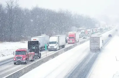 USA- अमेरिका में भीषण बर्फीला तूफान, हवाई सेवाएं ठप, 28 लोगों की मौत