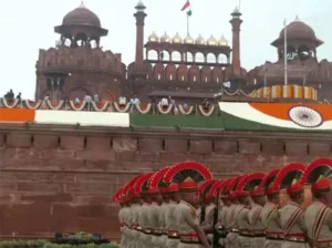 Delhi- गणतंत्र दिवस को लेकर दिल्ली में कड़े सुरक्षा इंतज़ाम, शहर किले में तब्दील