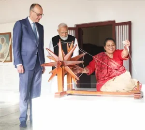 Gujrat- महात्मा गांधी के आदर्शों से अभिभूत हुए जर्मनी के चांसलर फ्रेडरिक मेर्ज