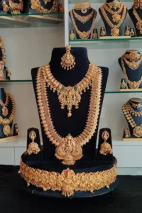 सोना-चांदी की कीमतों में भारी गिरावट