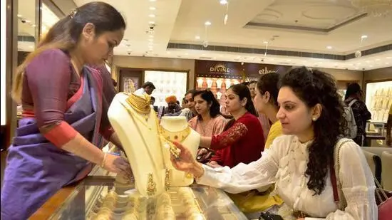 Gold Silver: सोना और चांदी रिकॉर्ड ऊंचाई पर