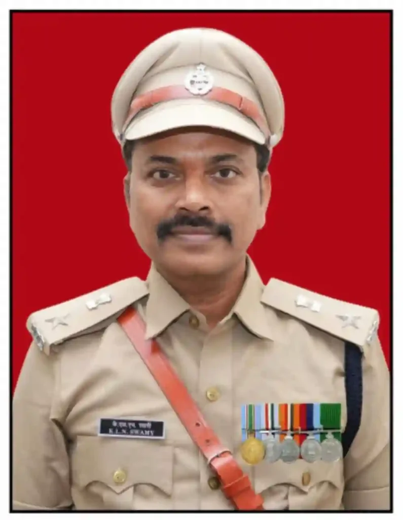 Medal : के.एल.एन. स्वामी मेरिटोरियस सर्विस मेडल से सम्मानित