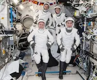 USA- बीमारी के चलते मिशन अधूरा, आईएसएस से पृथ्वी लौट रहे चार अंतरिक्ष यात्री