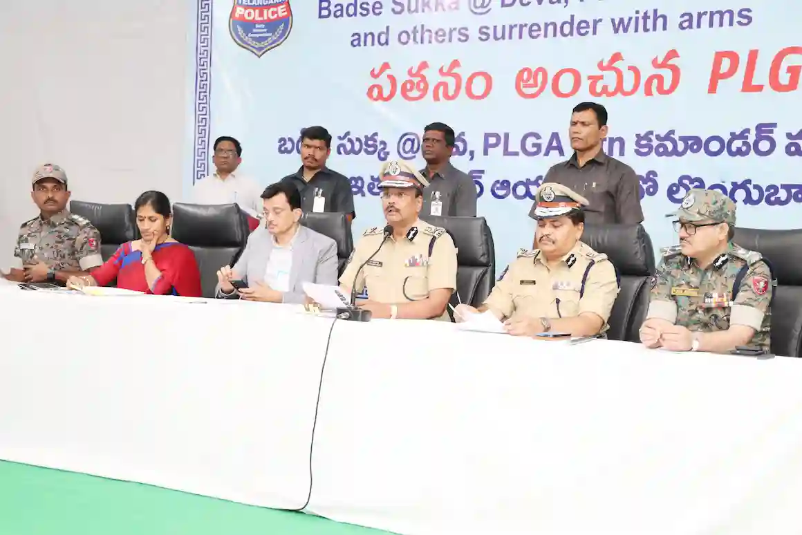 75 लाख के इनामी शीर्ष बदसे सुक्का उर्फ देवा का आत्मसमर्पण