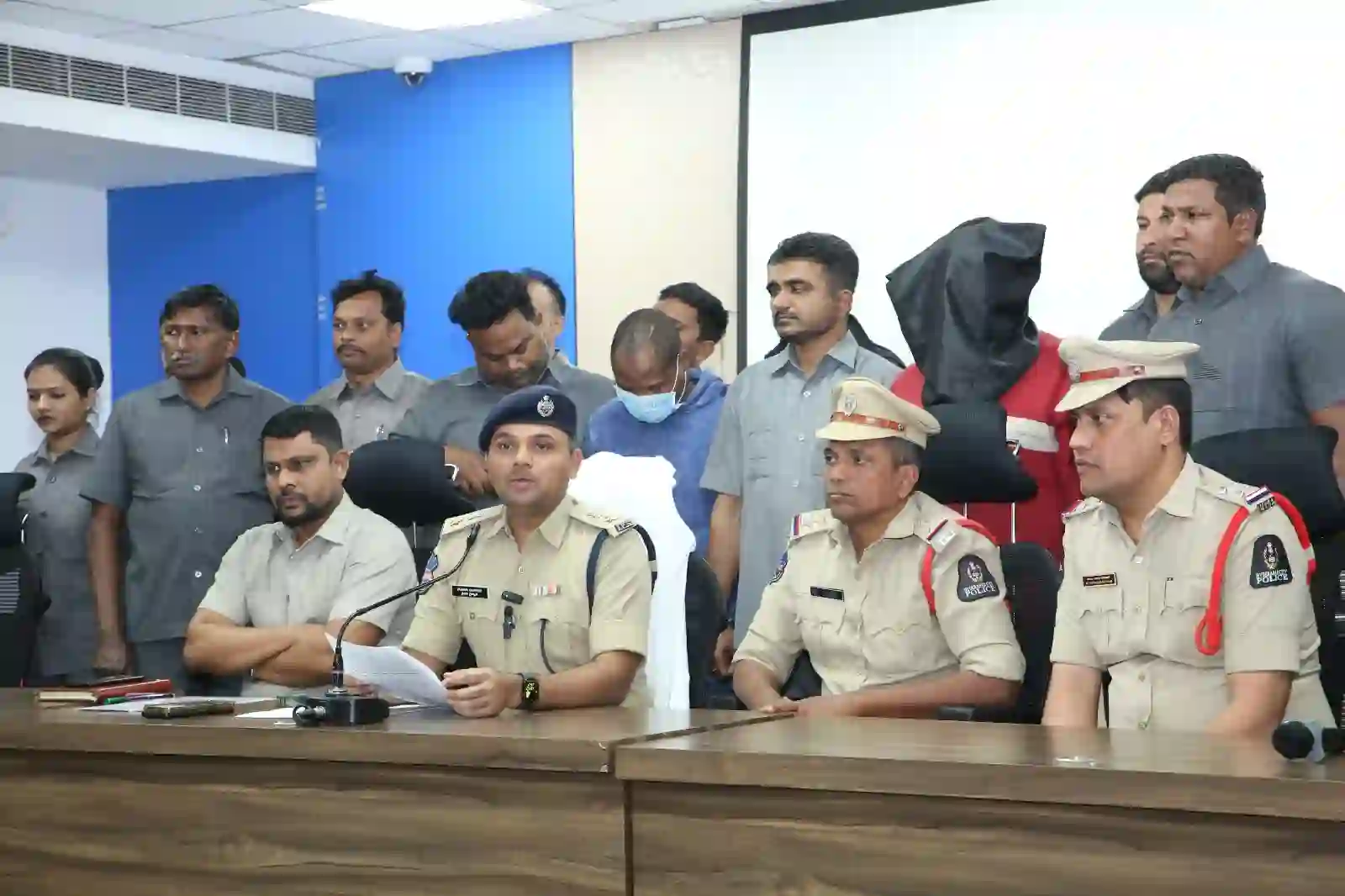 दो नाइजीरियाई ड्रग आपूर्तिकर्ता गिरफ्तार