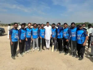 सांसद ने युवाओं को क्रिकेट किट्स वितरित की