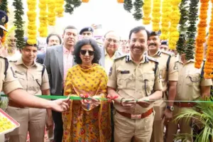 नुमाइश में पुलिस स्टॉल्स ने बढ़ाई सुरक्षा और जागरूकता