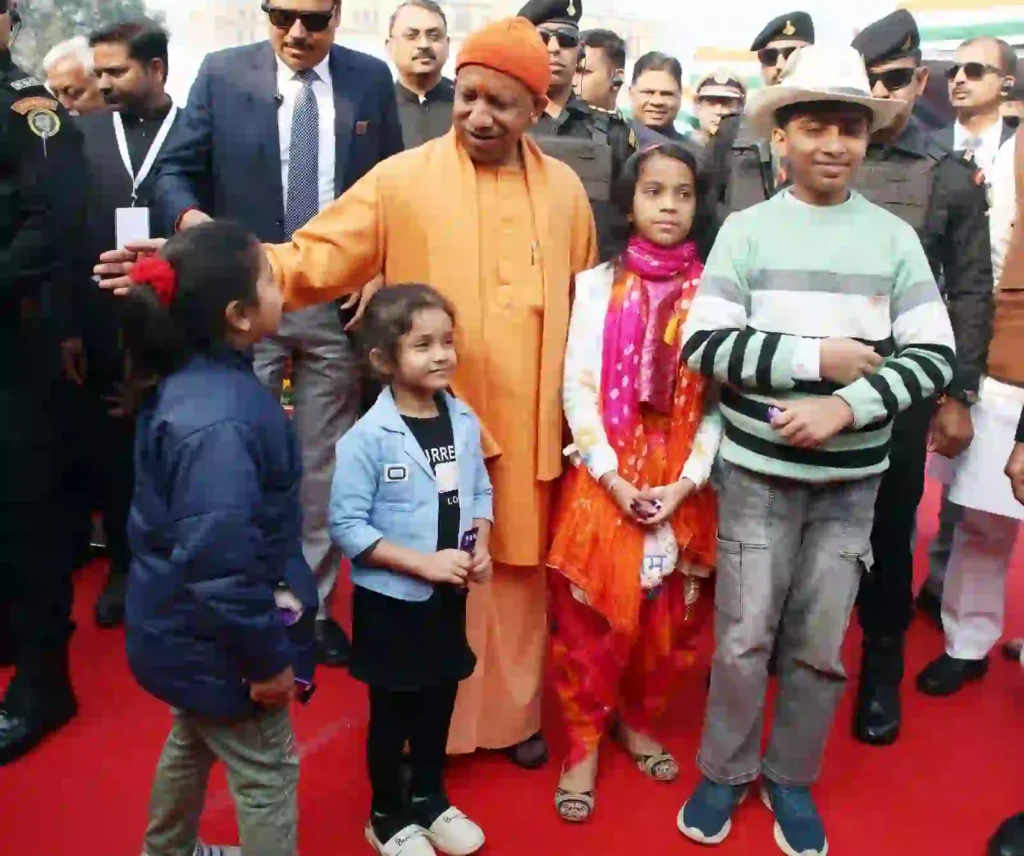 Republic Day : समष्टि के भाव के साथ जोड़ने की प्रेरणा देता है भारत का संविधान- योगी