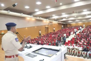 ‘डिफेंसिव ड्राइविंग’ के महत्व के बारे में ट्रैफिक पुलिस ने दी गई जानकारी