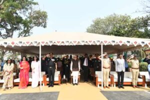 राज्यपाल ने आर्मी गैरीसन में 108-फीट ऊंचा राष्ट्रीय ध्वज फहराया