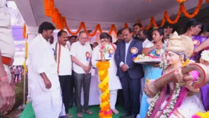 विद्यालय की ऐतिहासिक विरासत को नमन किया मंत्री ने